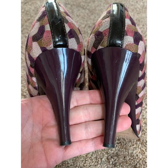 Oscar de la Renta Pump 4 in. Heel Size 9 Brown Patent Pink/Brown/Cream Fabric - Picture 7 of 11